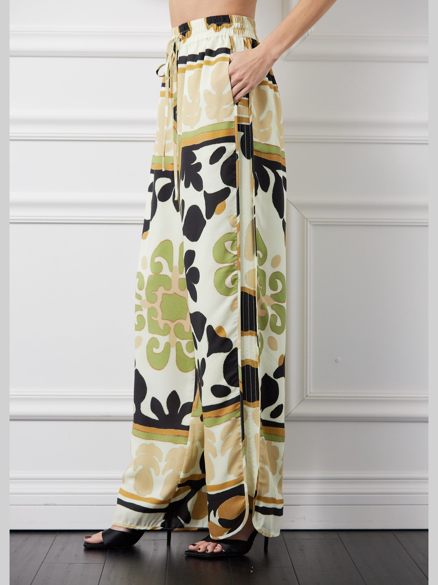 Yuvanna Tapestry Print Drawstring Pants