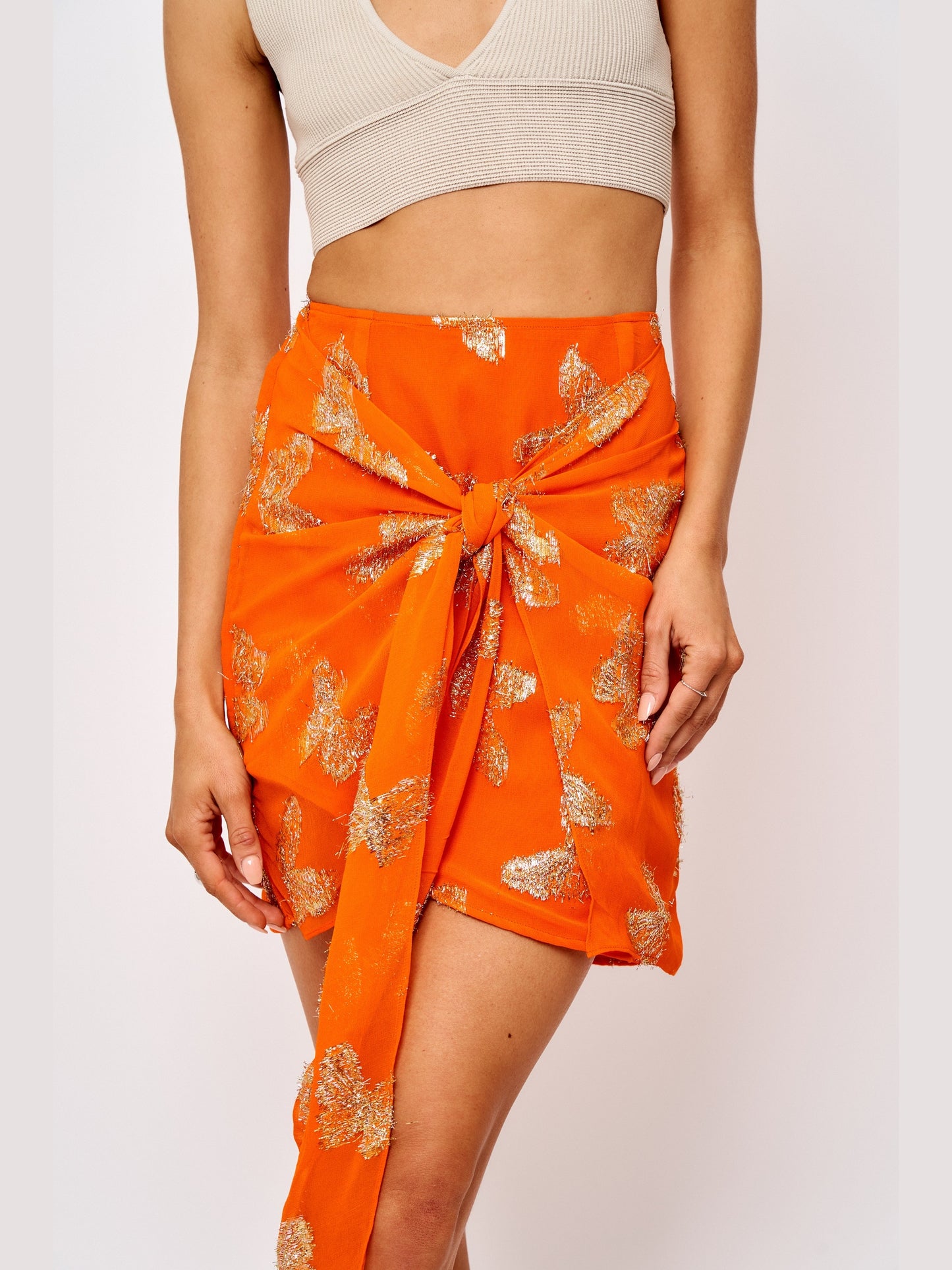 Falda delantera con nudo metalizado Cora