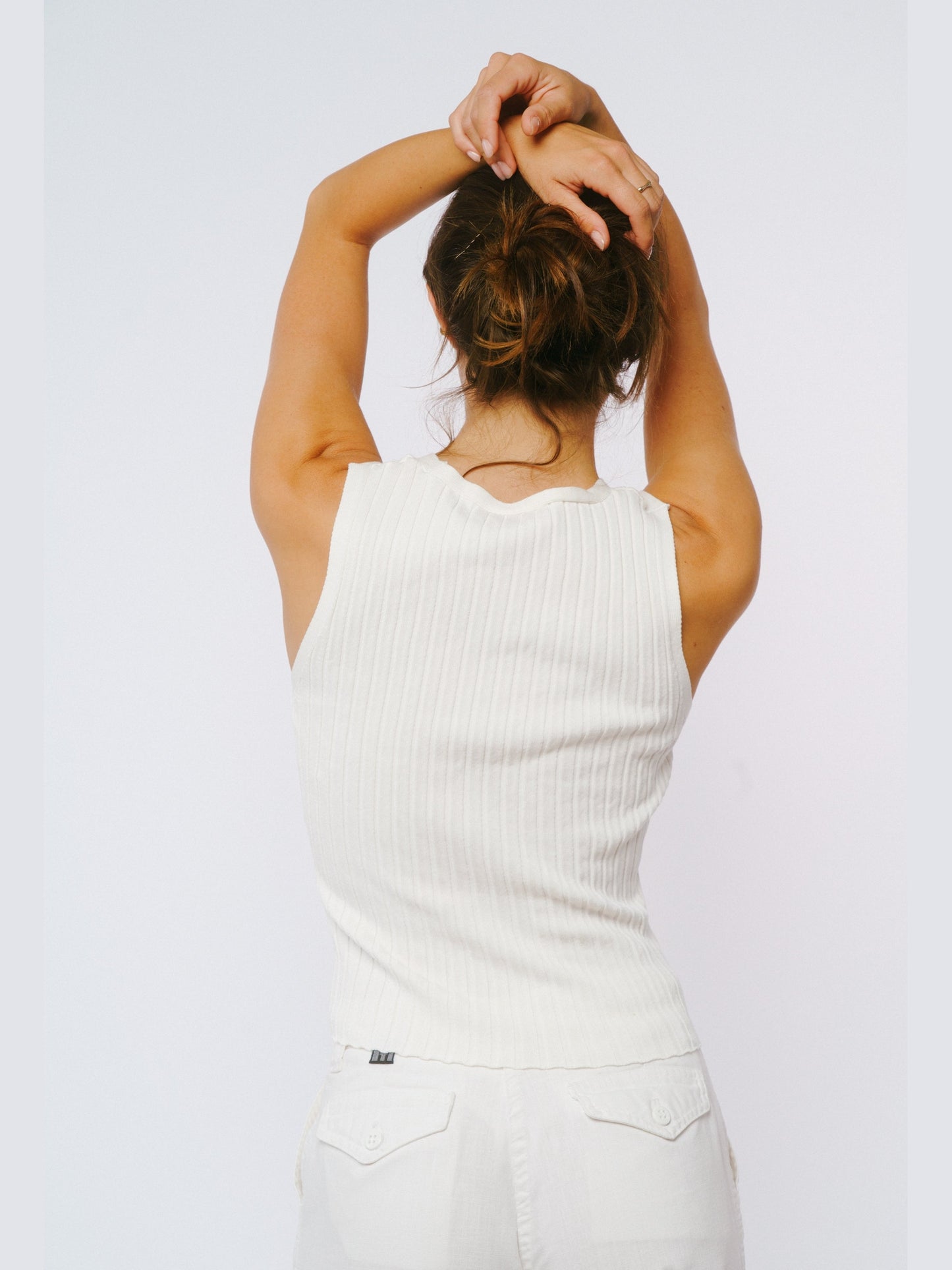 Top de punto acanalado con escote en V Twyla SW4103