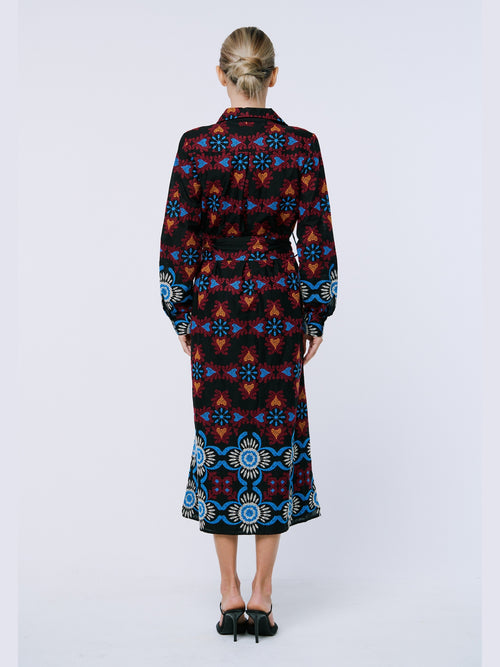 Cargar la imagen 1 en la vista de la galería. Serena Embroidered Long Sleeve Maxi Shirt Dress