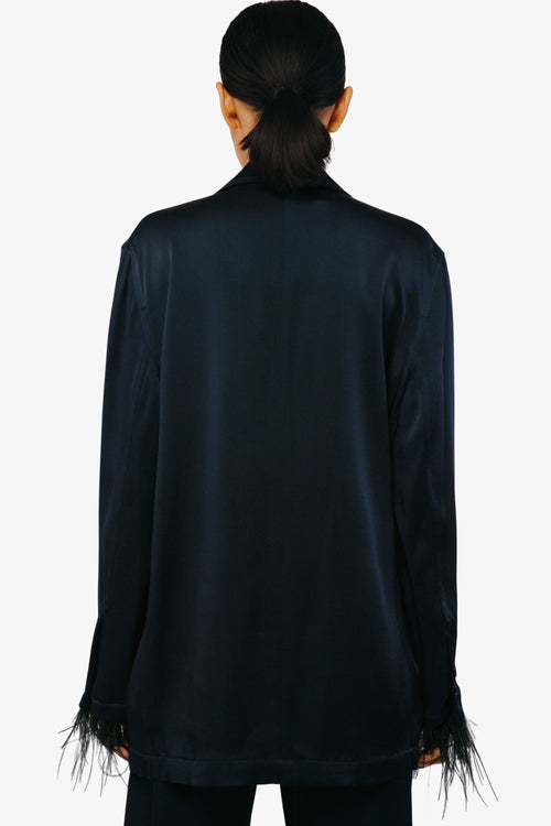 Cargar la imagen 1 en la vista de la galería. Chaqueta de satén con ribete de plumas de Giada