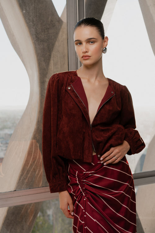 Cargar la imagen 1 en la vista de la galería. Donna Bubble Hem Faux Suede Jacket