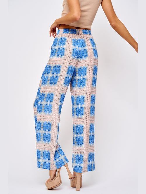 Cargar la imagen 1 en la vista de la galería. Coraline Printed Pajama Pants