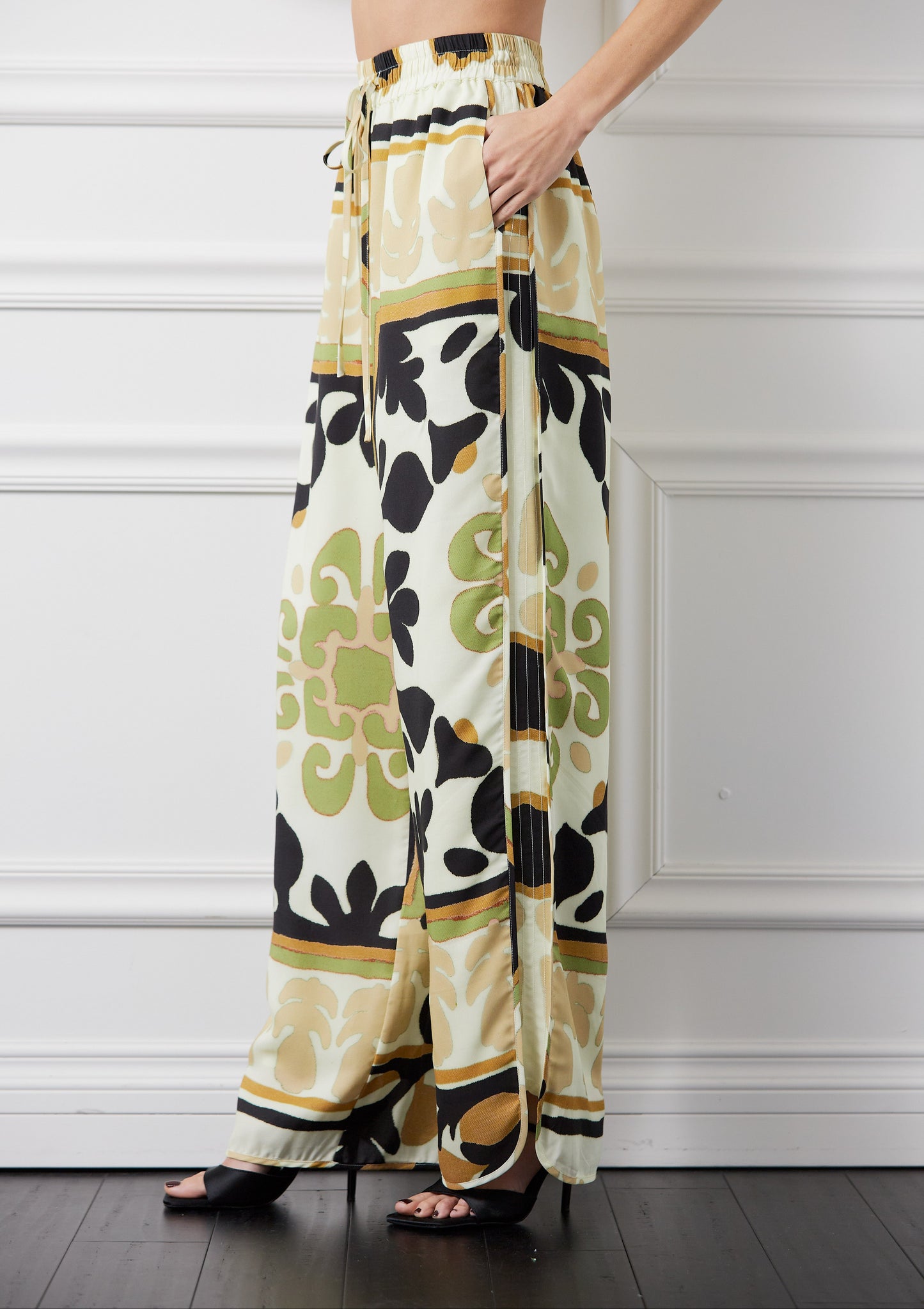 Yuvanna Tapestry Print Drawstring Pants
