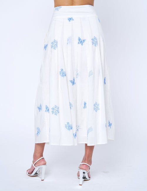 Load image 1 in gallery view. White skirt with blue floral patterns worn by a person on a white background