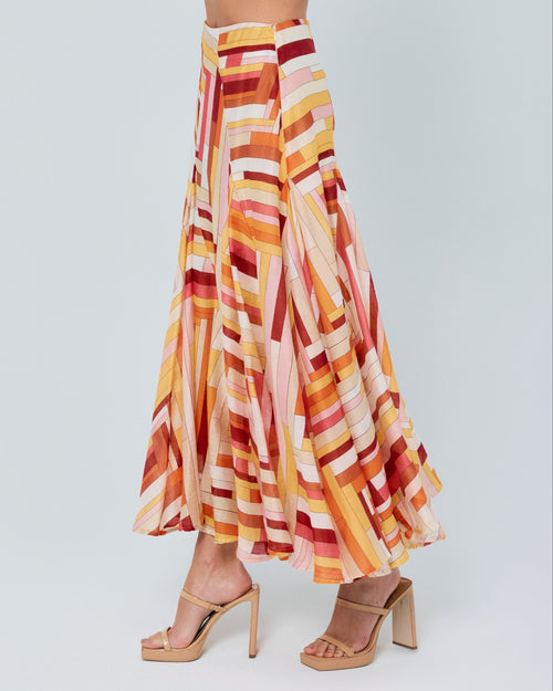Cargar la imagen 1 en la vista de la galería. Woman wearing a colorful striped outfit on a white background