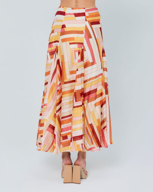 Cargar la imagen 1 en la vista de la galería. Woman wearing a colorful geometric-patterned outfit on a white background