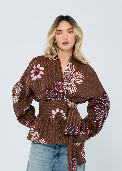Cargar la imagen 1 en la vista de la galería. Opal Textured Floral Long Sleeve Wrap Top