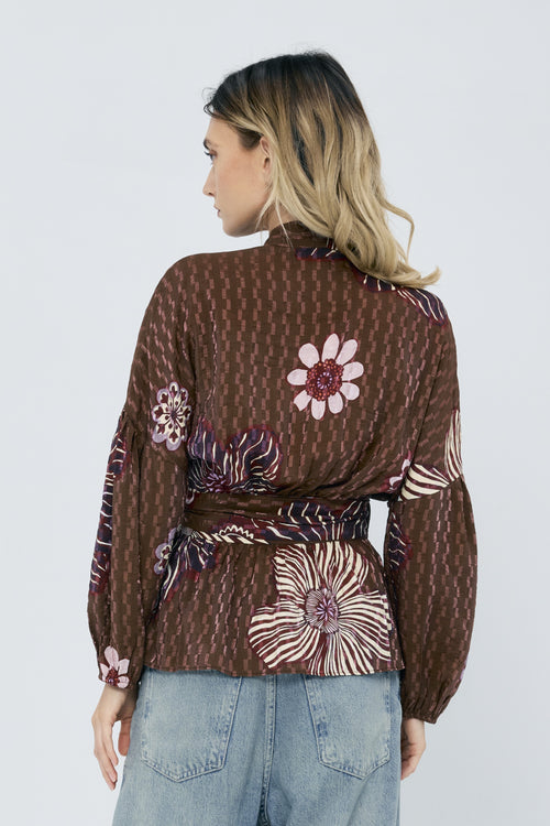 Cargar la imagen 1 en la vista de la galería. Opal Textured Floral Long Sleeve Wrap Top