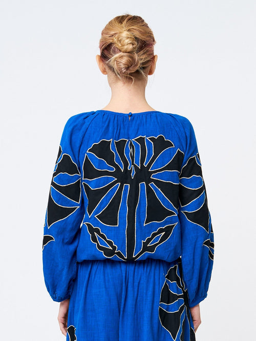 Cargar la imagen 1 en la vista de la galería. Blusa con mangas de obispo bordadas de Ginnie 