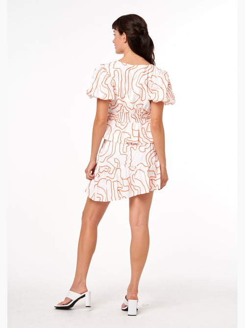 Cargar la imagen 1 en la vista de la galería. Dee Abstract Embroidered Belted Mini Skirt