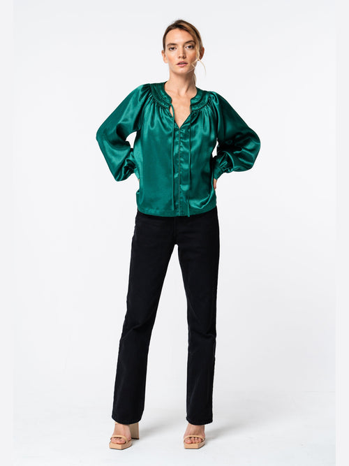 Cargar la imagen 1 en la vista de la galería. Blusa con mangas de obispo bordadas de Ginnie 